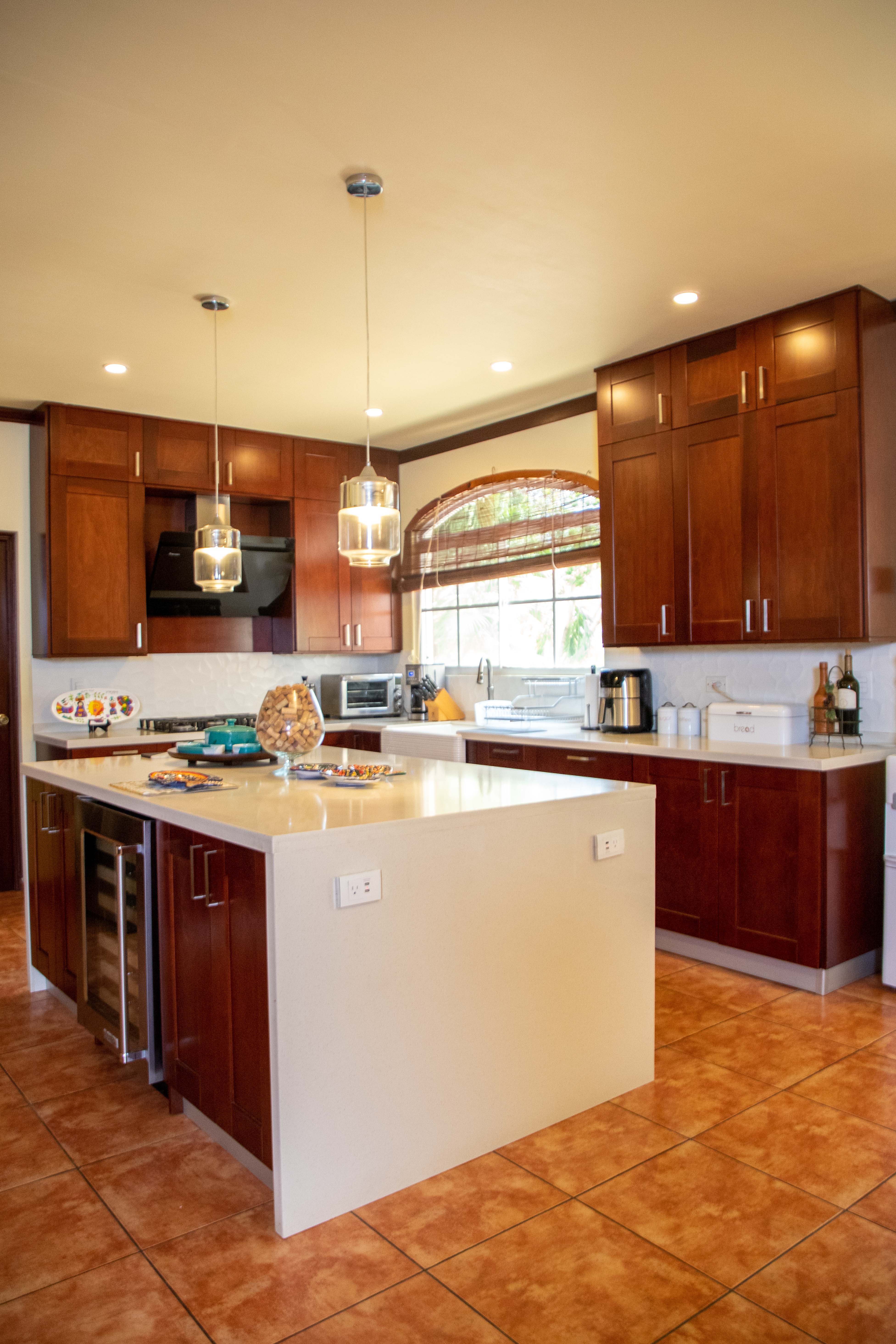 Fully equipped gourmet kitchen